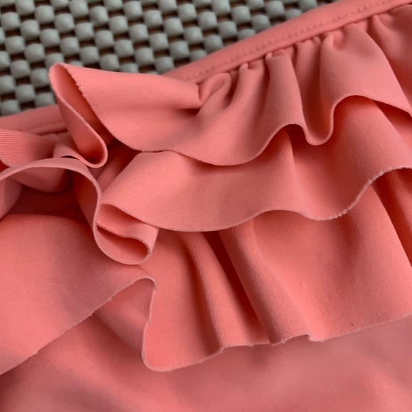 Cheeky Frilly Bottom - Picture 3 of 4